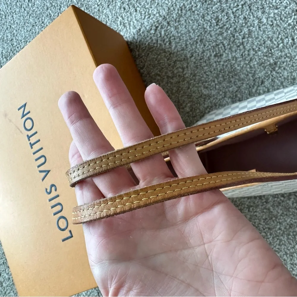 Louis Vuitton Neverfull Rose Ballerine MM White
Damier Azur Canvas - Picture 10 of 13